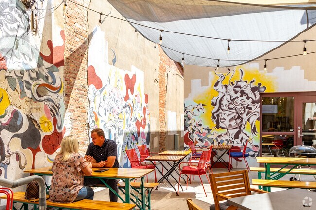 M.B. Haskett is a favorite breakfast spot for Cathedral residents.