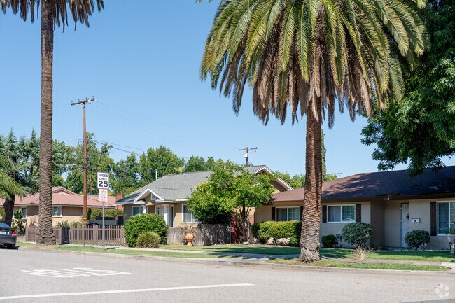 Lincoln Park homes in Pomona often feature spacious front and back lawns.