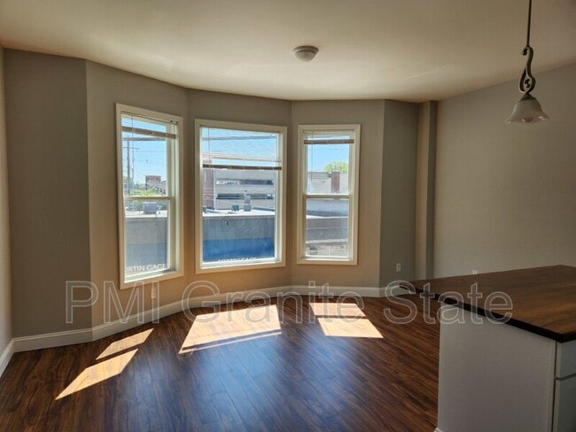 83 W Pearl St unit 2, Nashua, NH 03060 - photo 2