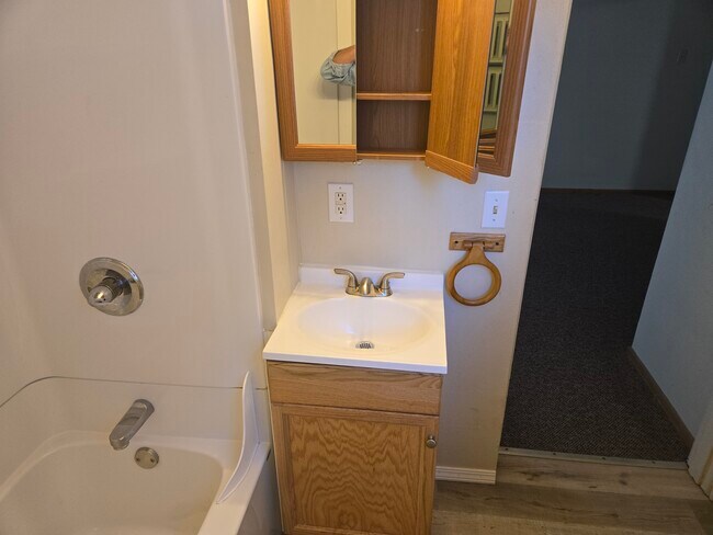 509 E Clay St unit 2, Collinsville, IL 62234 - photo 3