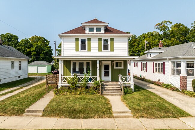 Located in Kinzie Park, this American foursquare home features forest green color accents.