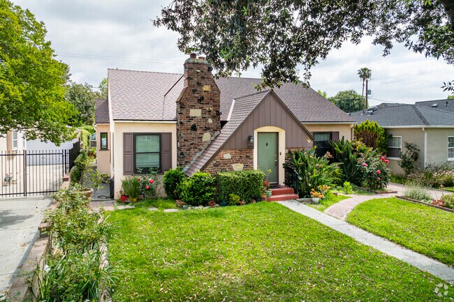 Homes in Chandler Park vary in styles but they all have spacious front yards and backyards.