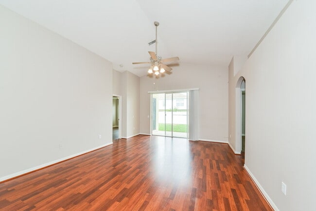 12817 Kings Lake Dr, Gibsonton, FL 33534 - photo 3