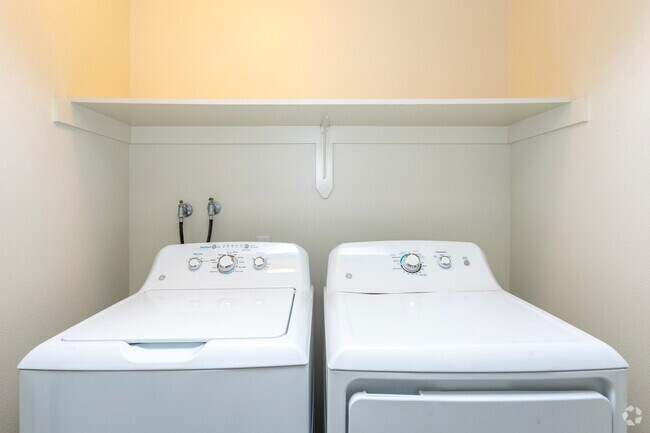 2BR, 2.5BA - 1,300SF - In-Unit Laundry