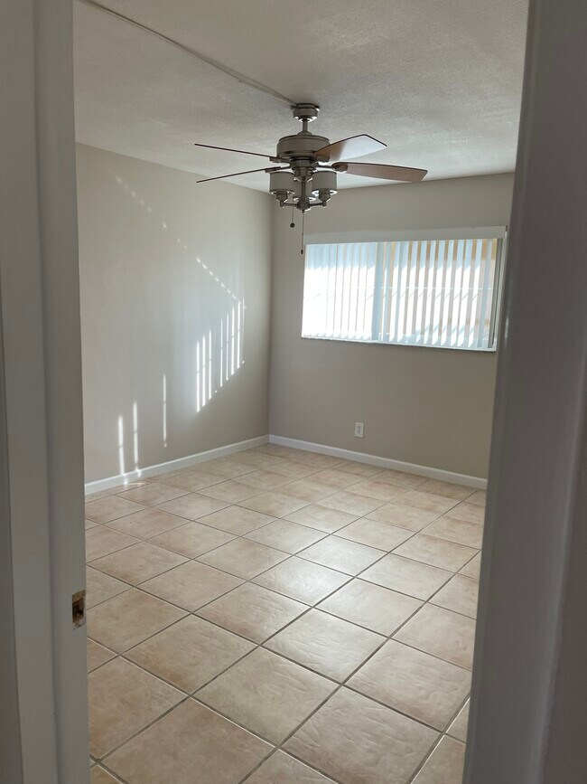 Crystal Lake 941 unit 312, Pompano Beach, FL 33064 - photo 7