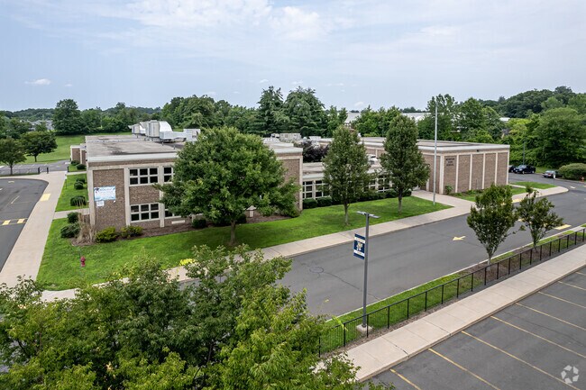 Mountain View is an elementary school for Bristol students from Pre-K through 5th grades.