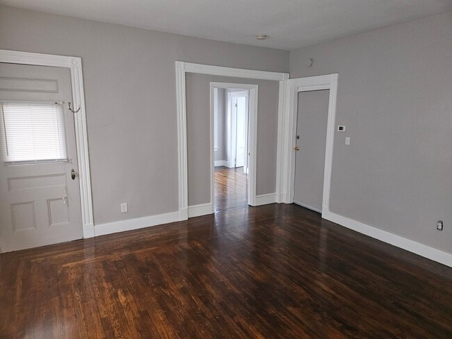 107 Thompson St unit 2nd floor, New Haven, CT 06511 - photo 2