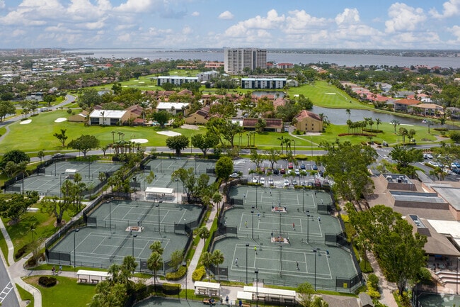 The Landings Yacht, Golf and Tennis Club offers numerous sporting amenities.