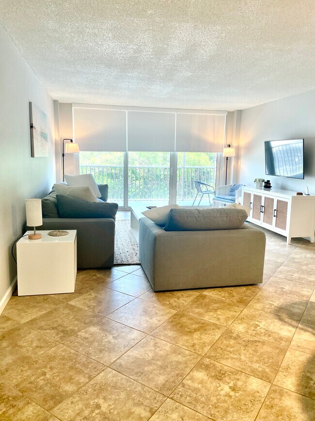 5 Bluebill Ave unit 203, Naples, FL 34108 - photo 3