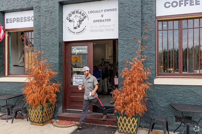 Monticello is a bristling community with shopping and dining readily available downtown.