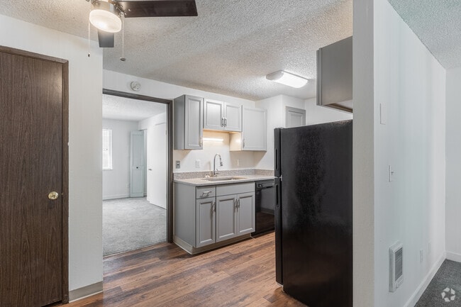 1BR, 1BA - 542 SF - Kitchen