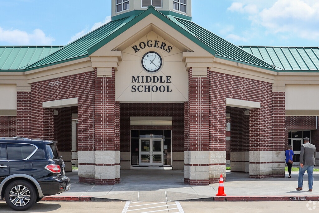 Rogers Middle School earned a high A grade from Niche.