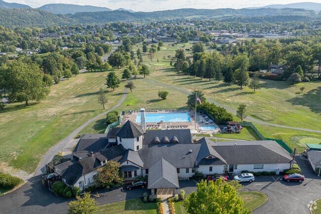 The Blairmont Club and the adjacent Sylvan Hills Golf Course border Sylvan Hills.