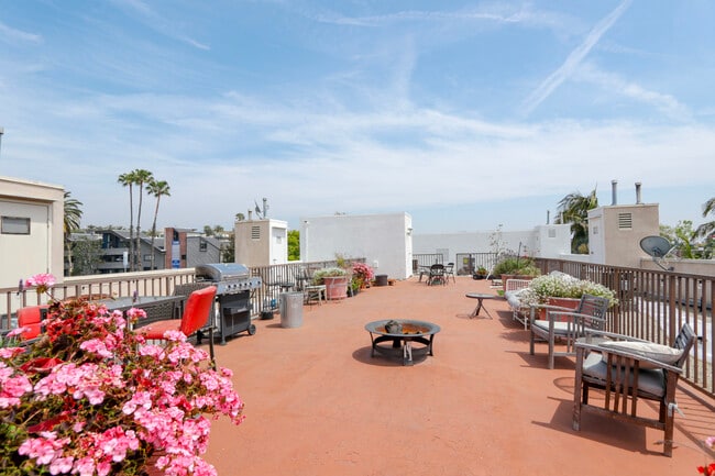 1325 N Poinsettia Place, Los Angeles, CA 90046 - photo 3