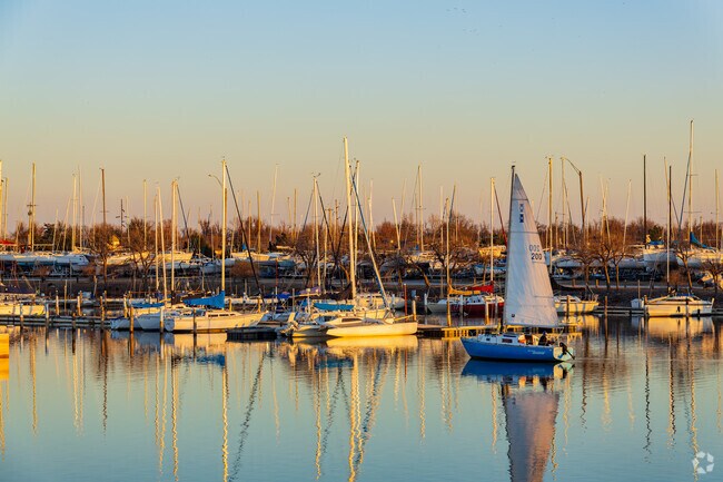 People can enjoy water sports, such as boating, at Lake Hefner, which is near Eagle Ridge North.