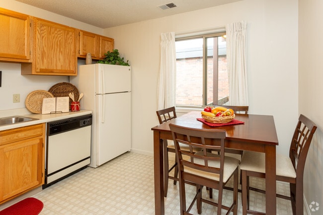 2BR, 1BA - 810 SF - Kitchen