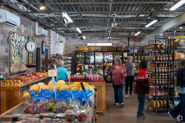 Green’s Produce & Plants near Dalworthington Gardens is a beloved indoor‑outdoor market.