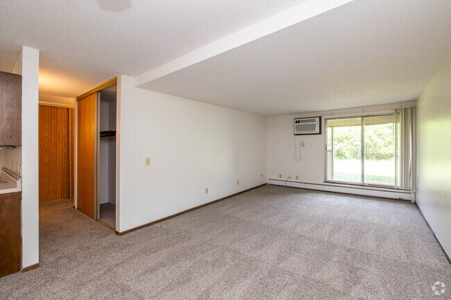 The Oaks Apartments, Sioux Falls, SD 57106 - photo 4