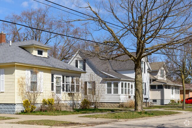 A variety of single-family homes line the streets of Maplewood.