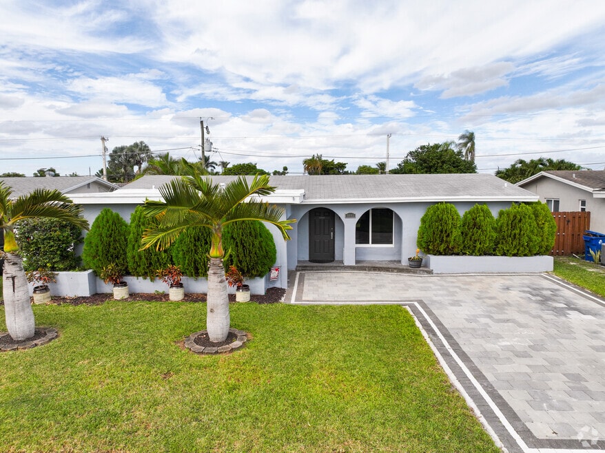 9041 NW 25th St, Sunrise, FL 33322 - photo 2