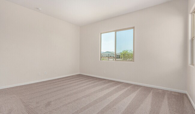 10512 S 48th Dr, Phoenix, AZ 85339 - photo 5