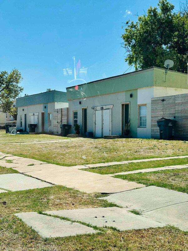 404 NW 3rd St unit north, Lawton, OK 73507 - photo 1