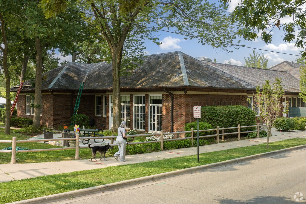 Hubbard Woods Elementary School earned an overall grade of A from Niche in Winnetka.