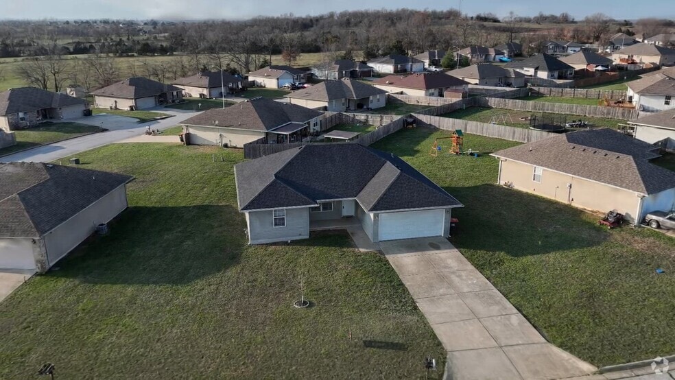 201 N Christopher Ln, Clever, MO 65631 - photo 2