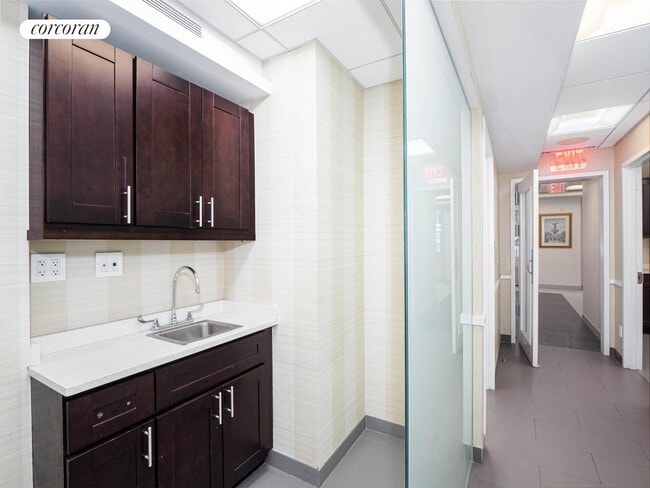 903 Lexington Ave, New York, NY 10065 - photo 6