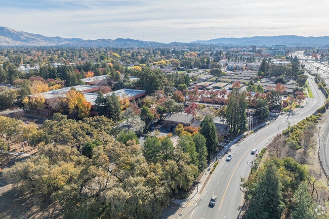 Downtown Walnut Creek and Concord are short drives from Fair Oaks.
