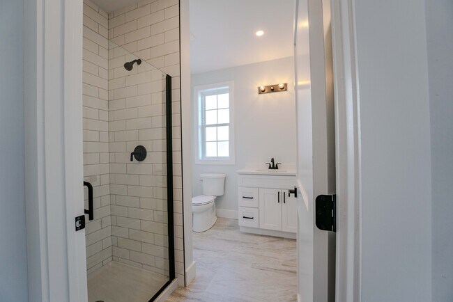 Marin Village, Brookfield, CT 06804 - photo 5