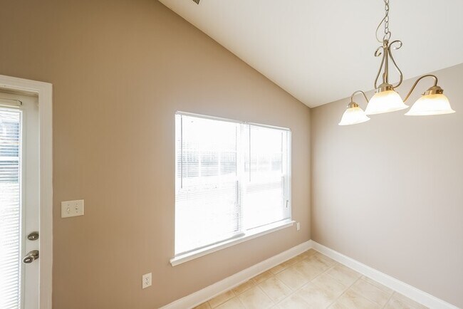 254 Ivy Hills Cir, Calera, AL 35040 - photo 4