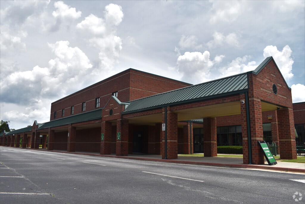 Main entrance to Buford Senior Academy in Buford, Buford GA