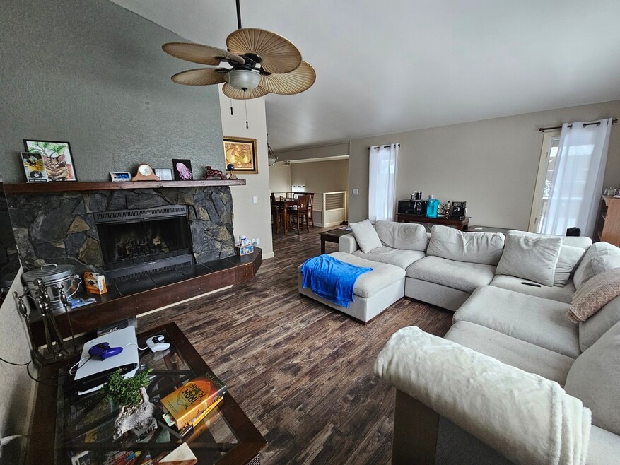 7217 Foxridge Cir unit 2, Anchorage, AK 99518 - photo 1