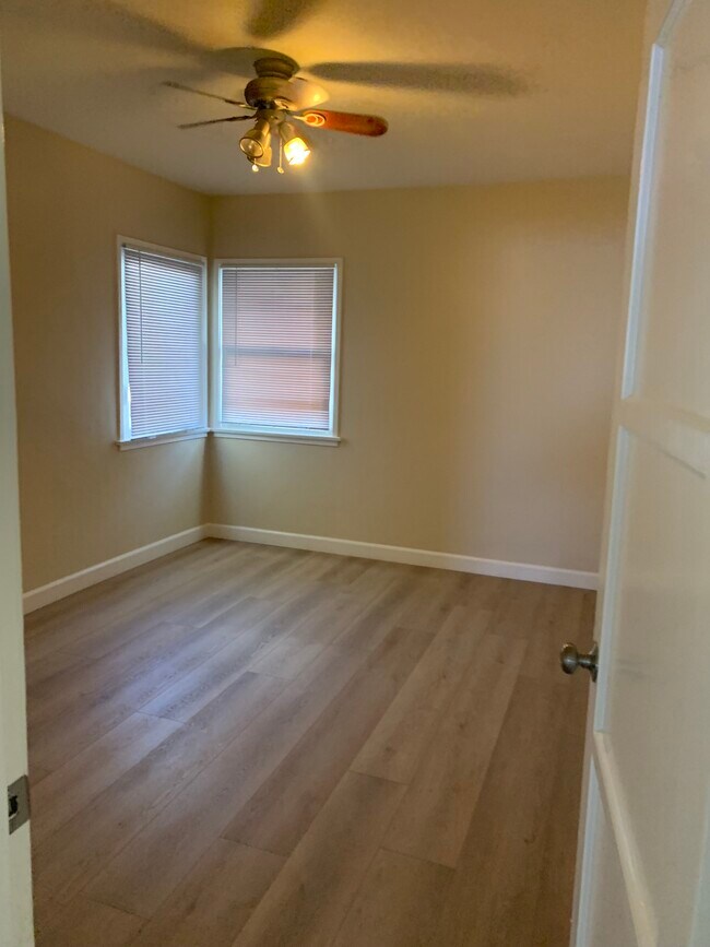 11677 1/2 Magnolia Blvd unit 11677 12, North Hollywood, CA 91601 - photo 6