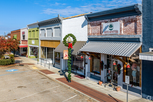 You can find a variety of boutique shops on N Hampton Street in Kershaw.