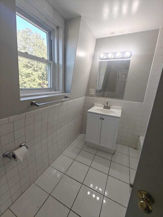 86 Milk St unit C, Fitchburg, MA 01420 - photo 4