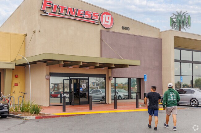 Rainbow Ridge residents head to the Fitness 19 on Perris Blvd.