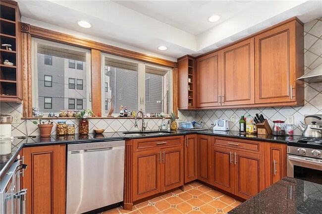 18 Piedmont St unit Fl 2, Providence, RI 02909 - photo 5