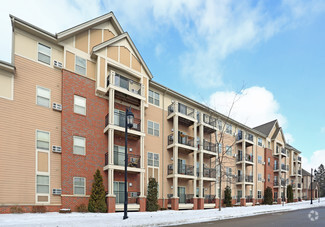 210 S Main St, Oconomowoc, WI 53066