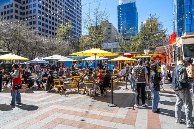 Enjoy something delicious at Food Truck Fest at Westlake Park in the heart of Downtown Seattle.