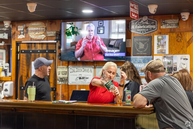 Jerseytown Tavern serves wings and burgers in a cozy farmhouse setting.