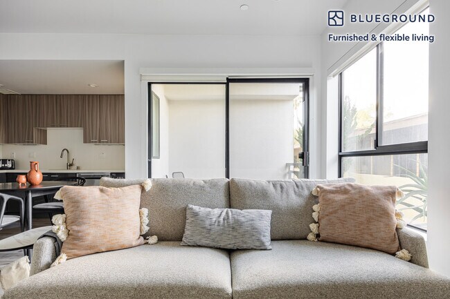 4227 Mclaughlin Ave unit FL2-ID1310, Los Angeles, CA 90066 - photo 2