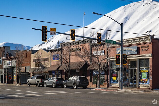 The bustling city of downtown Hailey offers dozens of locally owned shops as well as national chain eateries.