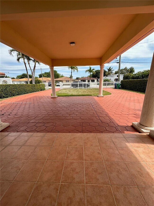 2216 SW 60th Ave, Miami, FL 33155
