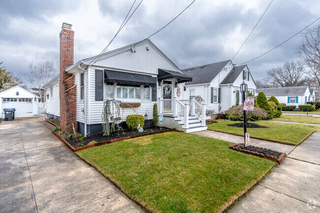 It's typical to find maintained landscaping adorning the small front yards in Mount Pleasant.