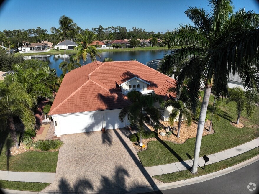 13717 Bald Cypress Cir, Fort Myers, FL 33907 - photo 2