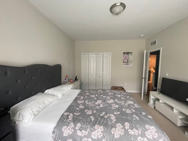 5580 Arbor Chase Dr unit 77, Ann Arbor, MI 48103 - photo 6