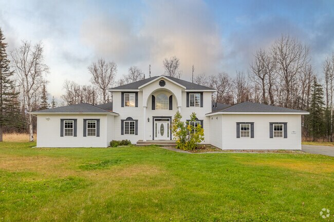 Large estates are common across South Lakes.