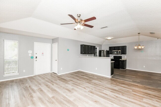 2607 Whitehurst Dr, Fort Worth, TX 76133 - photo 5